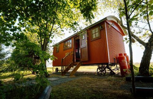 Barnetby Ski Chalet | Sycamore and Stars Off Grid Retreat