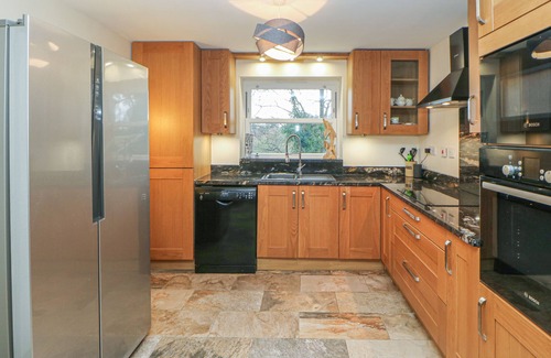 Hutton Rudby Cottage | SYCAMORE COTTAGE, pet friendly, with a garden in Hutton Rudby