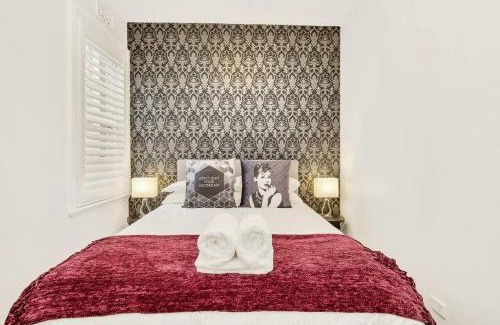 Millers Point Apartment | Sydney CBD Waterview Apartment 56A