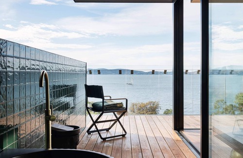 Battery Point Apartment | 'Sydney' - Waterfront penthouse in Battery Point