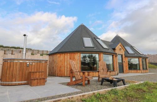 Cribyn House | Tŷ Crwn