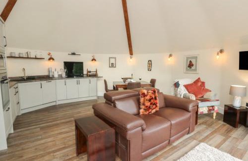 Cribyn House | Tŷ Crwn