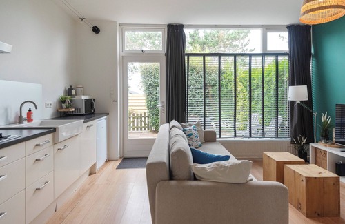 Zandvoort Apartment | 't Schelpje with free parking