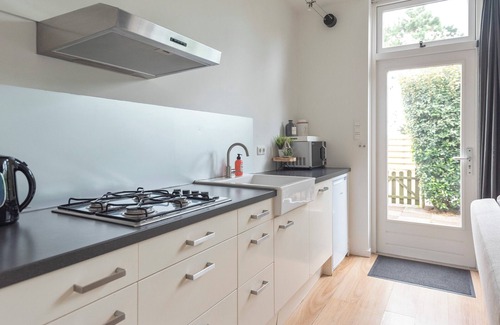 Zandvoort Apartment | 't Schelpje with free parking