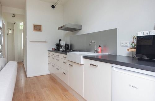 Zandvoort Apartment | 't Schelpje with free parking