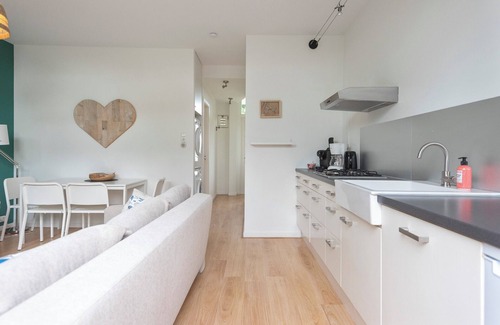 Zandvoort Apartment | 't Schelpje with free parking