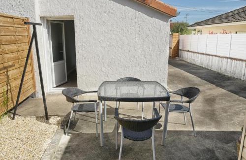 Angouleme Apartment | T2 - 28m2 avec cour et stationnement, wifi et linge fournis