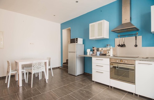Ollioules Apartment | T2 APARTMENT + LARGE TERRACE +2 PRIVATE PARKING