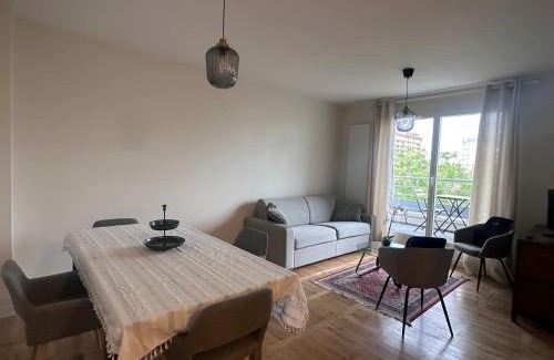 12th Arrondissement Apartment | T3 balcon parking clim 3mn pied metro 8 et T3