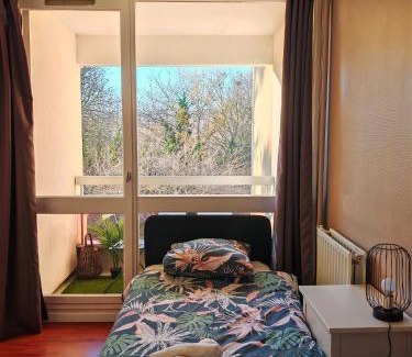 Elancourt Apartment | T3 COSY petit balcon 5mins France miniature
