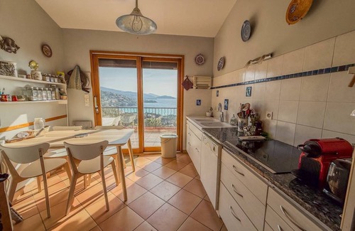 Le Lavandou Apartment | T3 pour 4 personnes, magnifique vue mer sur la baie de Saint Clair