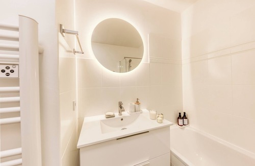 Saint-Ouen-l'Aumone Apartment | T3 Terrasse parking- Paris 35 min - face gare St ouen l'aumône