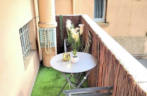 Fontaine Apartment | T4 Tram Mairie 3 Chambres 3 Lits Doubles, Facile Pour se Garer