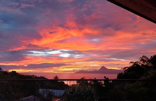 Punaauia House | Taapuna guesthouse - house with swimming pool and beautiful sea view on the outskirts of town