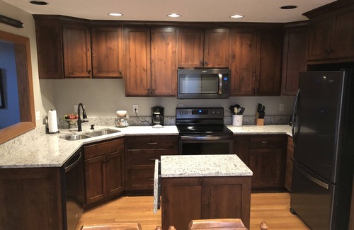 Holiday Island Condo | Table Rock Lake, Steps to Marina