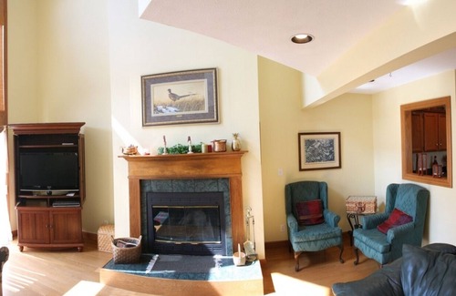 Holiday Island Condo | Table Rock Lake, Steps to Marina