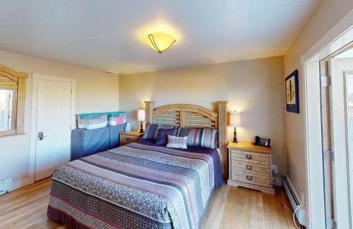 Parowan Apartment | Tacit Shadow Resort Shangri-La King Suite, Gym, Coffee Bar, Hot-Tub, Free Laundry, Food Available