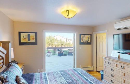 Parowan Apartment | Tacit Shadow Resort Shangri-La King Suite, Gym, Coffee Bar, Hot-Tub, Free Laundry, Food Available