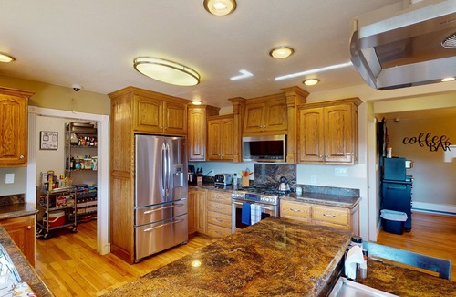 Parowan Bed & Breakfast | Tacit Shadow "Shangri-La", Private Bedroom at base of Brian Head Mountain, WiFi