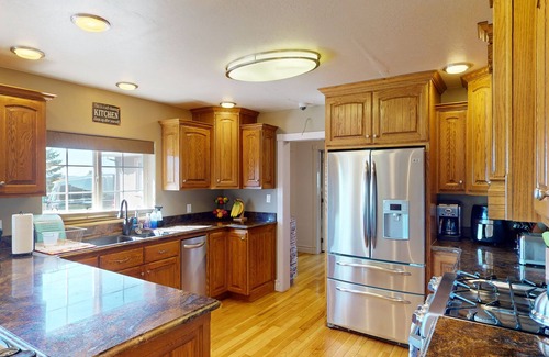 Parowan Bed & Breakfast | Tacit Shadow "Shangri-La", Private Bedroom at base of Brian Head Mountain, WiFi