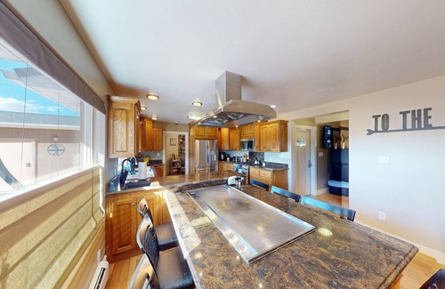 Parowan Bed & Breakfast | Tacit Shadow "Shangri-La", Private Bedroom at base of Brian Head Mountain, WiFi