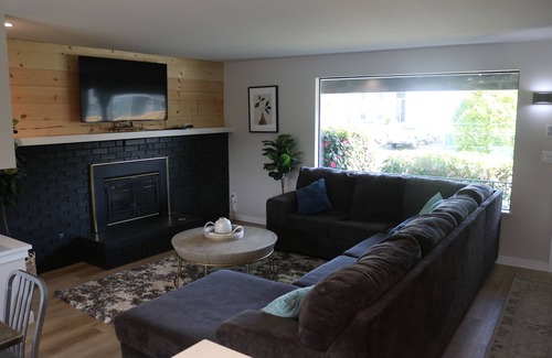 West End House | Tacomas only heated pool!
