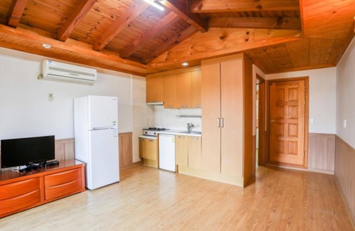 Mongdae House | Taean Badaui Achim Pension