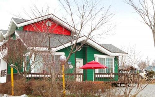 Nam House | Taean Mongsanpo Pine and Apple Pension