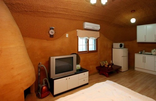 Gonam House | Taean Zzanggu and Youngsim Pension