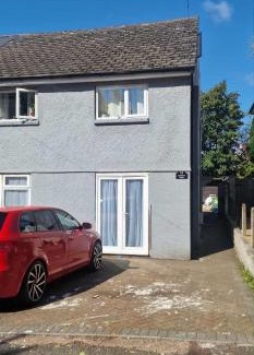 Gabalfa Apartment | Taff Cottage - Cosy home away home