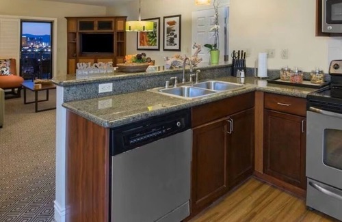 Las Vegas Condo | TAHITI VILLAGE HUGE 2 BEDROOM CONDO RESORT. SLEEPS 8