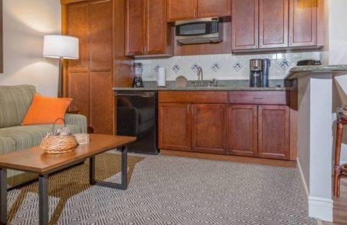 Las Vegas Condo | TAHITI VILLAGE HUGE 2 BEDROOM CONDO RESORT. SLEEPS 8