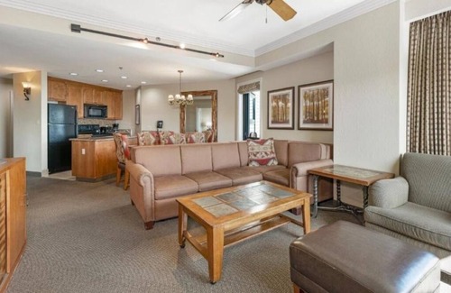 Tahoe Village Apartment | Tahoe Ridge Hideaway: 2 Villas, Full Kitchen, BBQ, Arcade & Relaxing Spa Access