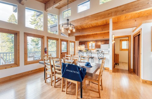 Chamberlands House | Tahoe Timber by AvantStay | Beach + Lake Access
