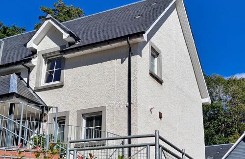 Killin House | Taigh Geal