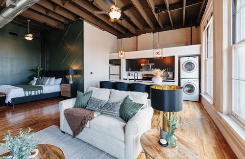 Downtown Knoxville Apartment | Tailor Loft Studio| Living in the Heart of Knox
