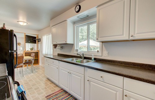 Juneau House | Take a Break at Lakeside Acres on Lake Sinissippi