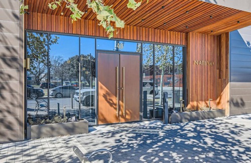 Rainey Street Historic District Apartment | Take in the views + 1BR + Rooftop pool