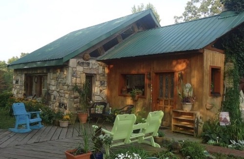 Beckwith Cottage | Take it easy at this unique and tranquil getaway