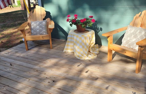 Harrison Cabin | Take it easy at this unique and tranquil getaway. Small, yet simple cottage.