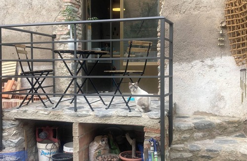 Murchas Cottage | Take it easy at this unique and tranquil getaway.