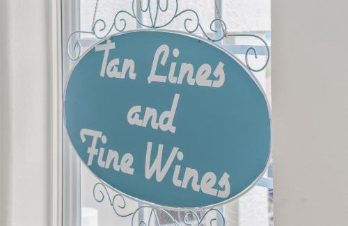 Sand Point House | Tan Lines and Fine Wines