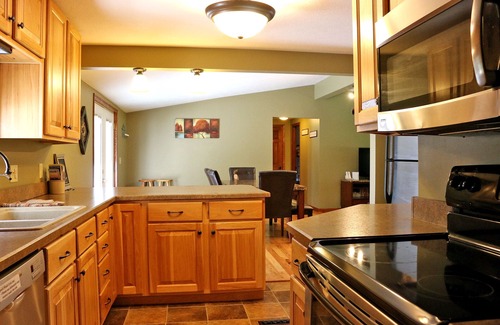 Loudonville House | Tana's Riverfront Getaway - Riverfront Home