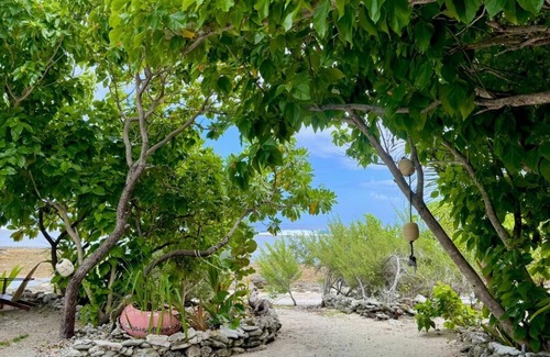 Rangiroa House | Tanahere, independent air-conditioned bungalow.