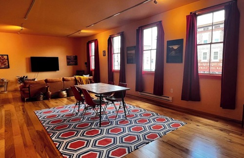 Kingston Apartment | Tangerine Dream 1 Bedroom 1 Bath