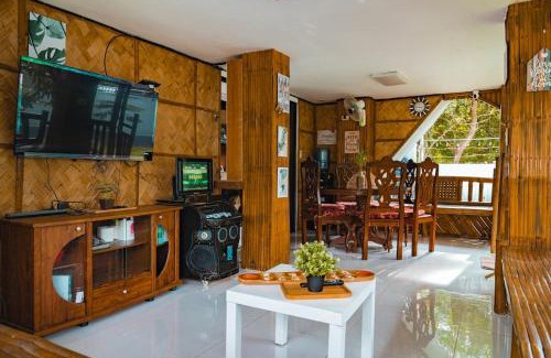 Alfonso House | TANGLAW - A Private Rest house with pool near Tagaytay City