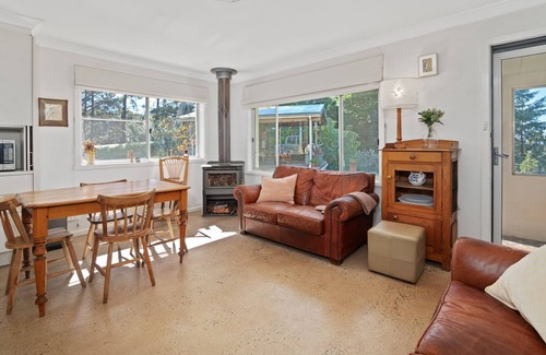 Springside House | Tanswell Cottage. Rural and serene!