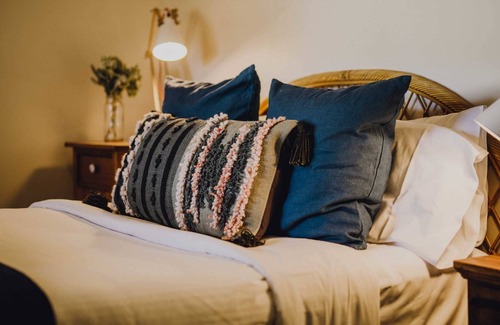 Springside House | Tanswell Cottage. Rural and serene!