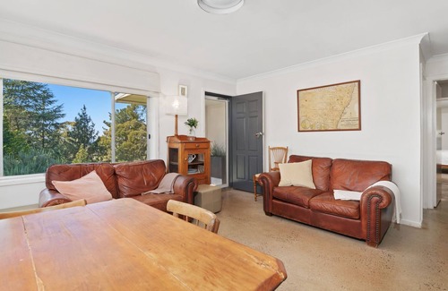Springside House | Tanswell Cottage. Rural and serene!