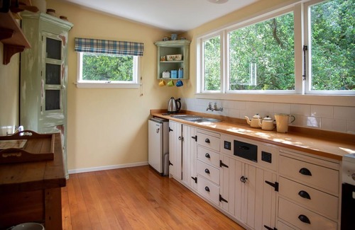 Greytown House | Taraview Cottage - Fully self contained